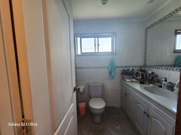 Se Vende 2,7 hectáreas, con Bella Casa y plantación de Palto