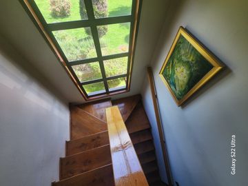 Se Vende 2,7 hectáreas, con Bella Casa y plantación de Palto