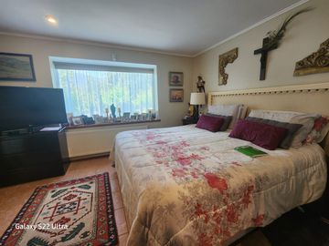 Se Vende 2,7 hectáreas, con Bella Casa y plantación de Palto