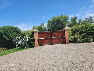 Se Vende 2,7 hectáreas, con Bella Casa y plantación de Palto