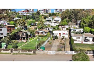 Terreno con con casa frente a la Playa Maitencillo