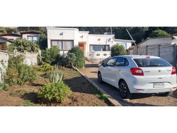 Terreno con con casa frente a la Playa Maitencillo