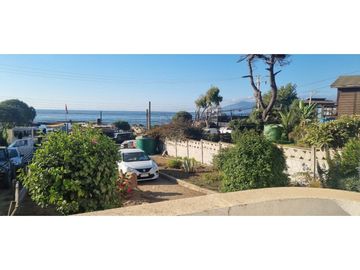 Terreno con con casa frente a la Playa Maitencillo