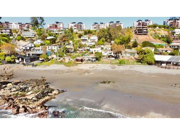 Terreno con con casa frente a la Playa Maitencillo
