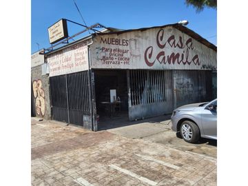 Local comercial, ubicación esquina con estacionamientos