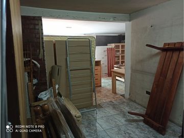Local comercial, ubicación esquina con estacionamientos