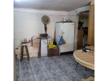 Local comercial, ubicación esquina con estacionamientos