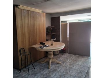 Local comercial, ubicación esquina con estacionamientos