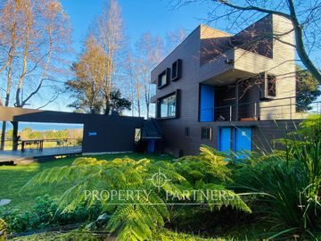 Casa con vista y acceso al Lago Ranco