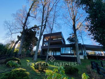 Casa con vista y acceso al Lago Ranco