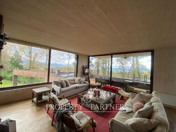 Casa con vista y acceso al Lago Ranco