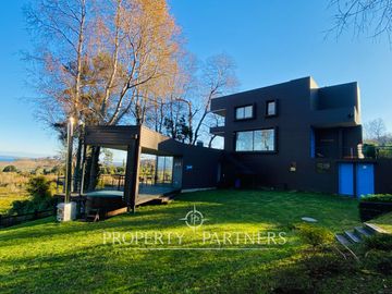 Casa con vista y acceso al Lago Ranco