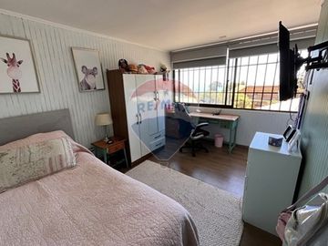 Casa de 5D+4B+2E Con Vista al Mar