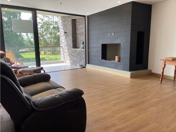HERMOSO APARTAMENTO EN RINCONES DE LLANOGRANDE