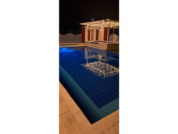 CHALET EN PUEBLO TAPAO