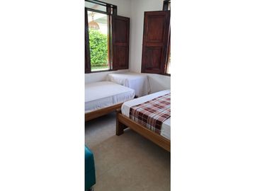 CHALET EN PUEBLO TAPAO