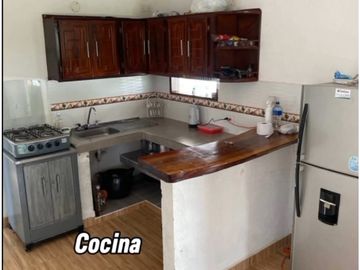 CHALET EN PUEBLO TAPAO