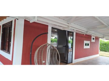 CHALET EN PUEBLO TAPAO