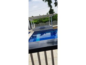 CHALET EN PUEBLO TAPAO