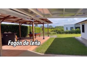 CHALET EN PUEBLO TAPAO