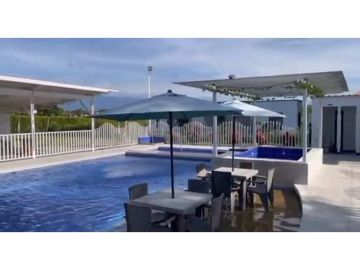 CHALET EN PUEBLO TAPAO