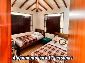 CHALET EN PUEBLO TAPAO
