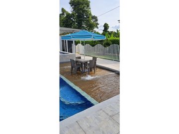 CHALET EN PUEBLO TAPAO