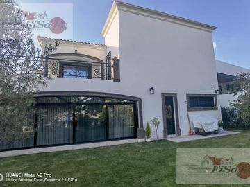 HERMOSA CASA EN VENTA Y/O RENTA