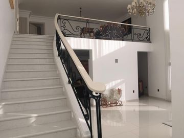 HERMOSA CASA EN VENTA Y/O RENTA