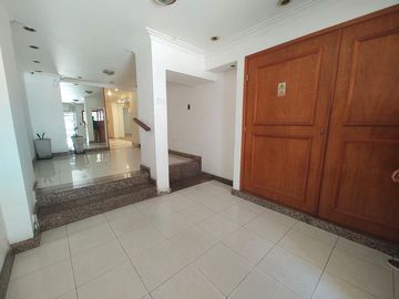 Departamento de 1 dormitorio en venta en el centro de Rosario. Mitre 1400.  Frente con Balcón