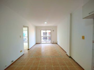 Departamento de 1 dormitorio en venta en el centro de Rosario. Mitre 1400.  Frente con Balcón