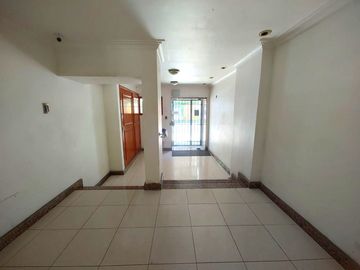 Departamento de 1 dormitorio en venta en el centro de Rosario. Mitre 1400.  Frente con Balcón