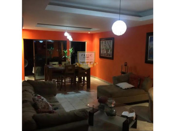 VENTA DE AMPLIA CASA EN BRISAS DEL GOLF
