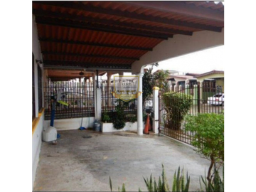 VENTA DE AMPLIA CASA EN BRISAS DEL GOLF