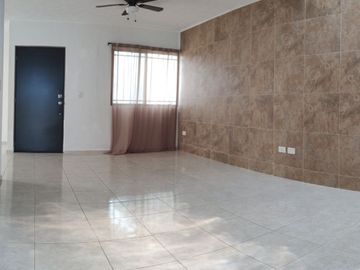Casa de una planta en venta en Mérida, en Las Américas, 2 rec y piscina