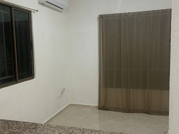 Casa de una planta en venta en Mérida, en Las Américas, 2 rec y piscina