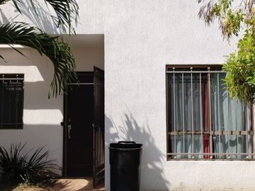 Casa de una planta en venta en Mérida, en Las Américas, 2 rec y piscina