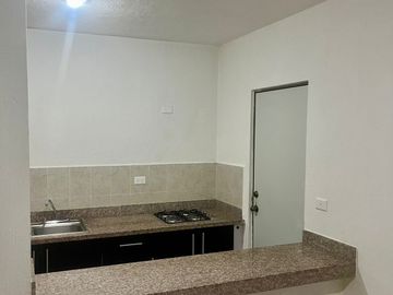 Casa de una planta en venta en Mérida, en Las Américas, 2 rec y piscina