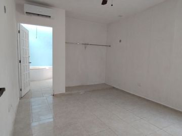Casa de una planta en venta en Mérida, en Las Américas, 2 rec y piscina