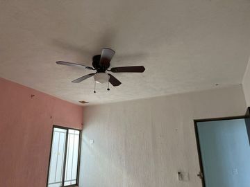 Casa de una planta en venta en Mérida, en Las Américas, 2 rec y piscina