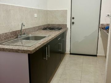 Casa de una planta en venta en Mérida, en Las Américas, 2 rec y piscina