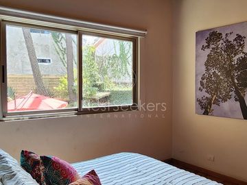 CASA EN VENTA TOTALMENTE AMUEBLADA.