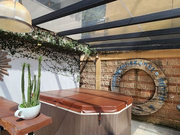 CASA EN VENTA TOTALMENTE AMUEBLADA.