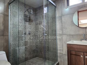 CASA EN VENTA TOTALMENTE AMUEBLADA.