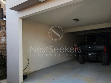 CASA EN VENTA TOTALMENTE AMUEBLADA.