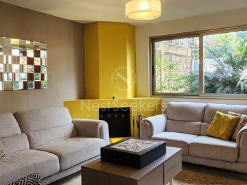CASA EN VENTA TOTALMENTE AMUEBLADA.