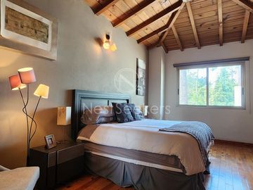 CASA EN VENTA TOTALMENTE AMUEBLADA.