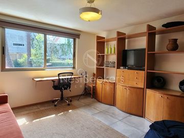 CASA EN VENTA TOTALMENTE AMUEBLADA.