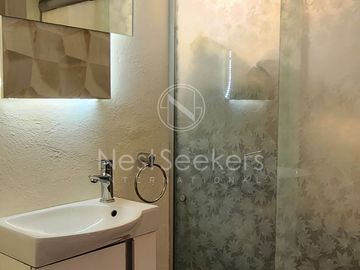 CASA EN VENTA TOTALMENTE AMUEBLADA.