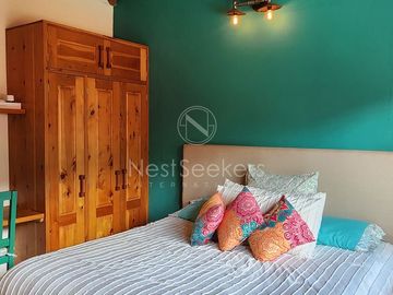 CASA EN VENTA TOTALMENTE AMUEBLADA.